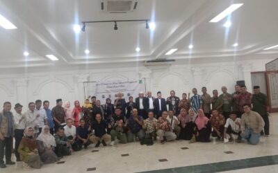 Para peserta Musyawarah KAHMI Rayon Unas dan Seminar Kebangsaan Kebangsaan bersama para nara sumber usai kegiatan.